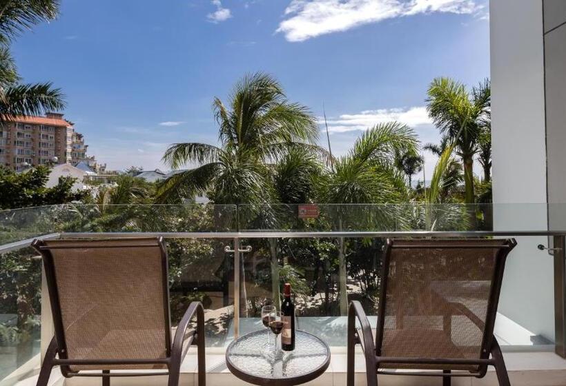 اتاق سوپریور با تخت بزرگ, Sanya Seacube Holiday