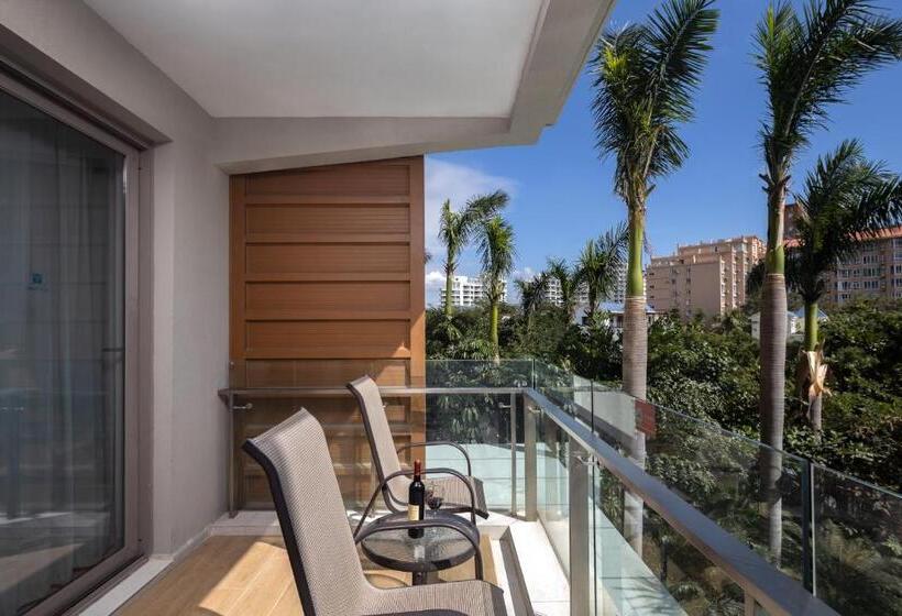 اتاق سوپریور با تخت بزرگ, Sanya Seacube Holiday