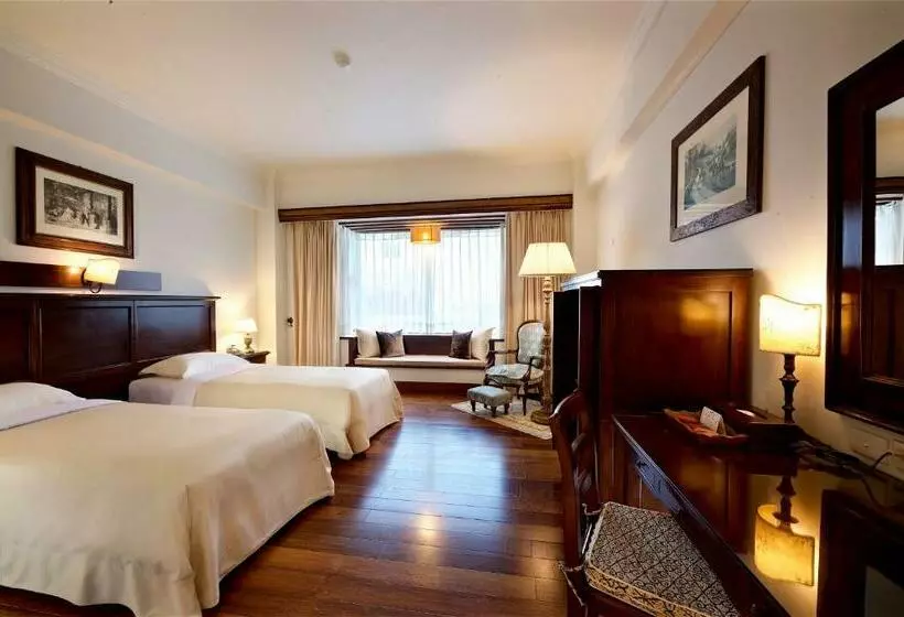 اتاق خانوادگی, Shangrila Boutique