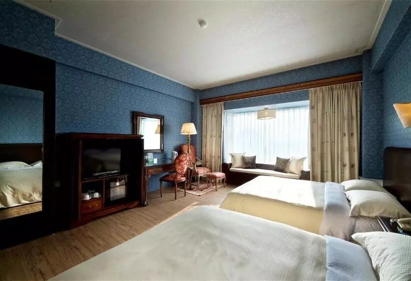 اتاق خانوادگی, Shangrila Boutique