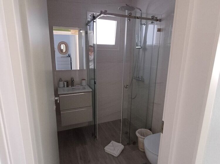 سوییت خانوادگی, TRACADERO Beach Club & Holidays Rentals