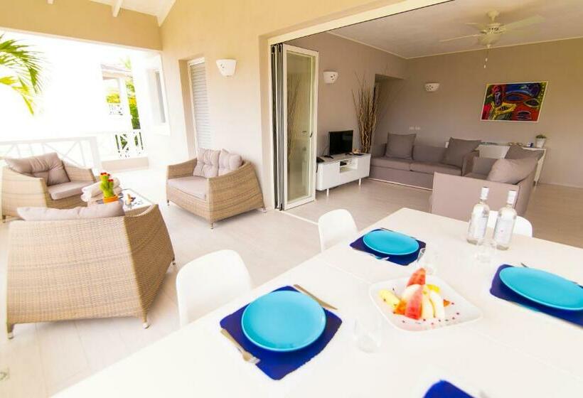 سوئیت پنت هاوس, TRACADERO Beach Club & Holidays Rentals