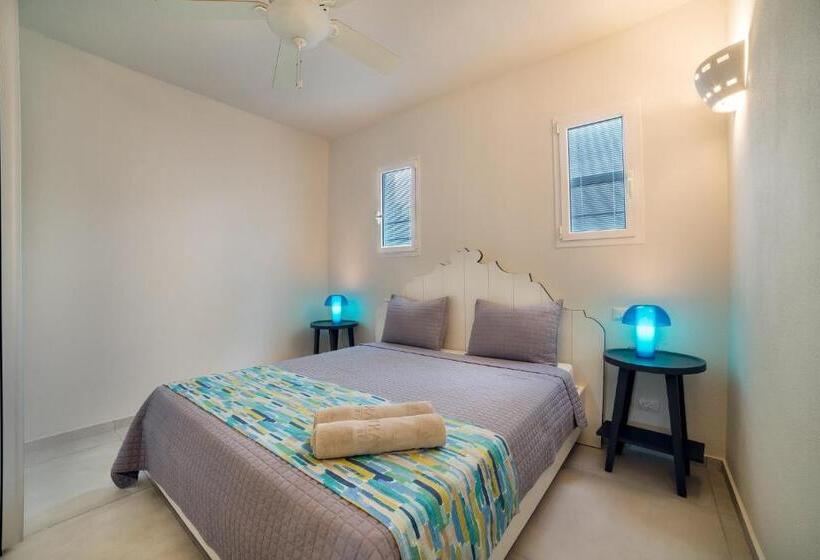 سوییت خانوادگی, TRACADERO Beach Club & Holidays Rentals