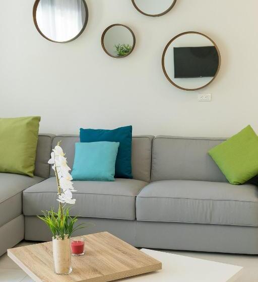 سوییت خانوادگی, TRACADERO Beach Club & Holidays Rentals