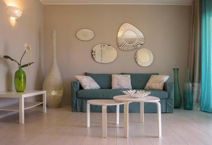 سوییت, TRACADERO Beach Club & Holidays Rentals