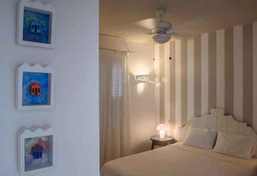 سوییت, TRACADERO Beach Club & Holidays Rentals