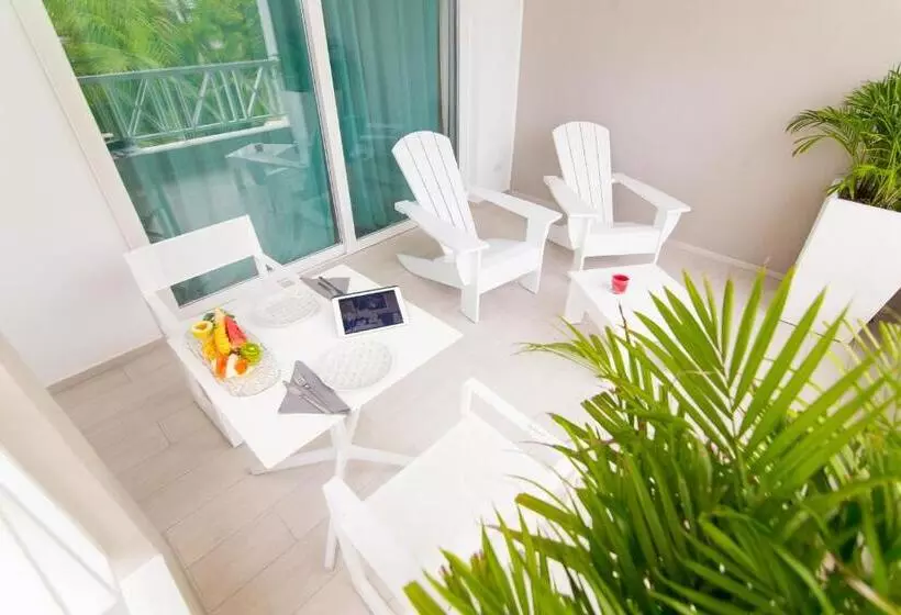 سوییت, TRACADERO Beach Club & Holidays Rentals