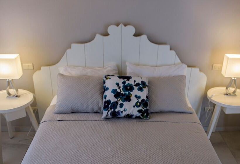 سوییت خانوادگی, TRACADERO Beach Club & Holidays Rentals