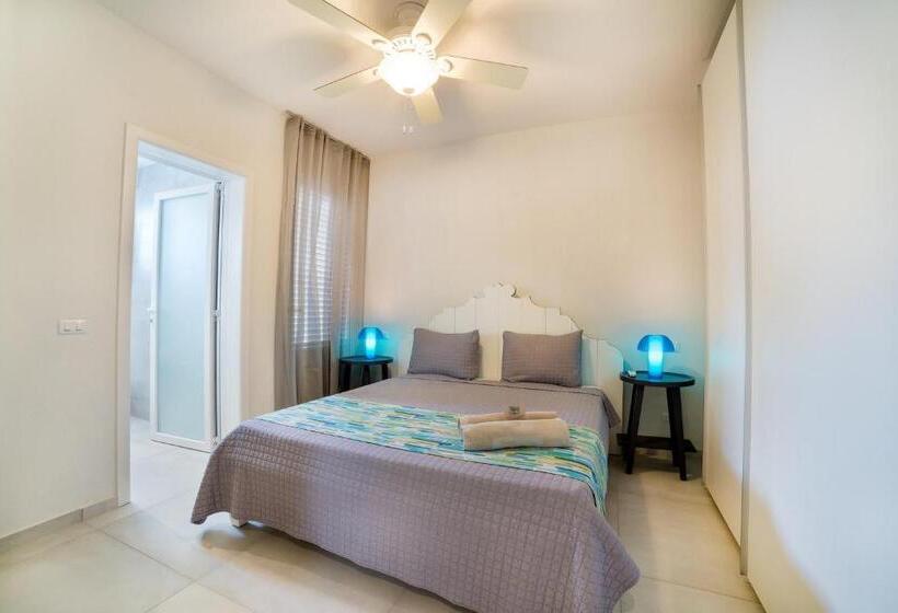 سوییت خانوادگی, TRACADERO Beach Club & Holidays Rentals