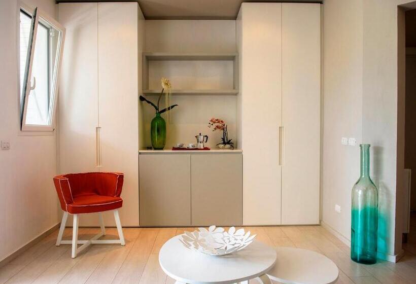 سوییت, TRACADERO Beach Club & Holidays Rentals