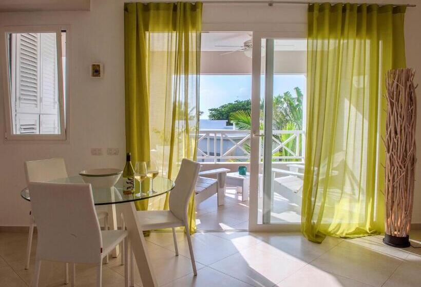 سوییت, TRACADERO Beach Club & Holidays Rentals