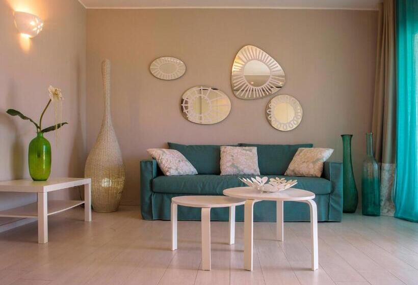 سوییت, TRACADERO Beach Club & Holidays Rentals