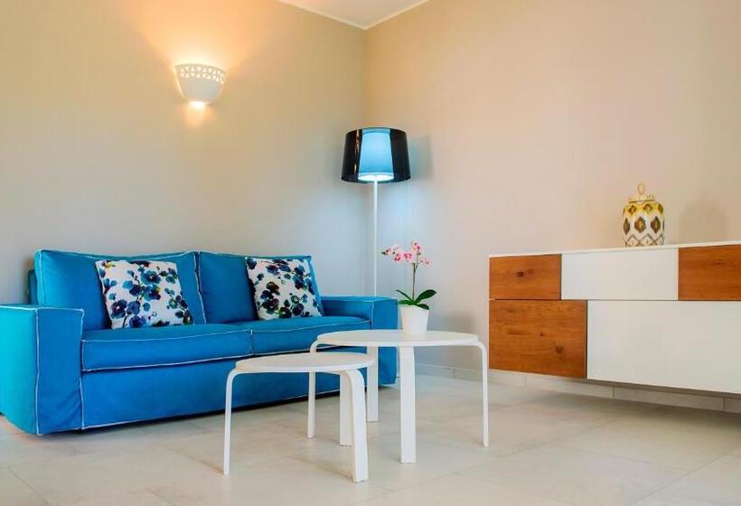 سوییت, TRACADERO Beach Club & Holidays Rentals