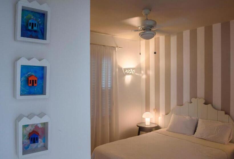 سوییت, TRACADERO Beach Club & Holidays Rentals