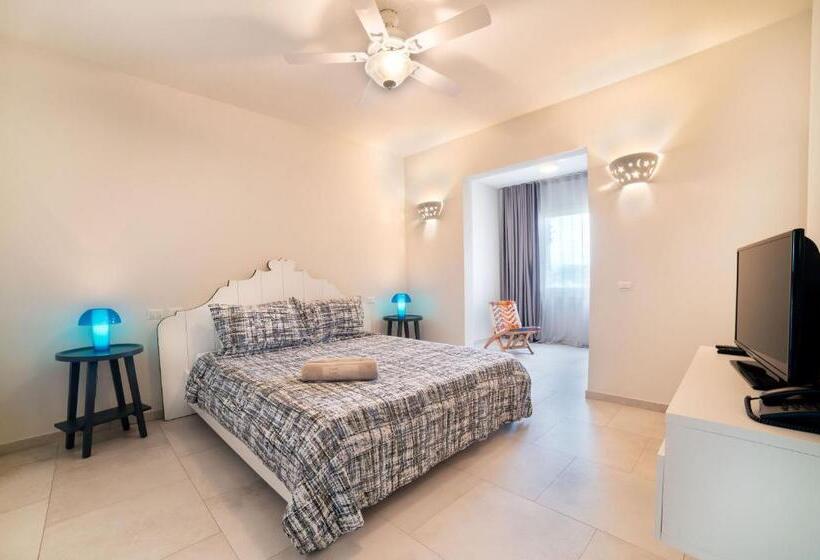 سوییت, TRACADERO Beach Club & Holidays Rentals