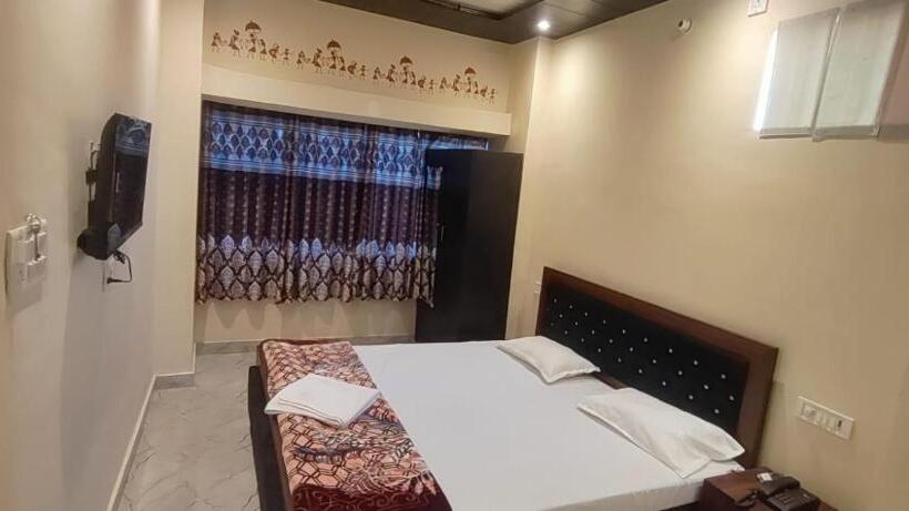 豪华家庭房间, Raghuvanshi Paying Guest House