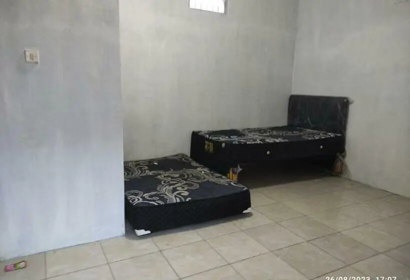 Economy-huone, Spot On 93042 Lina Homestay Syariah