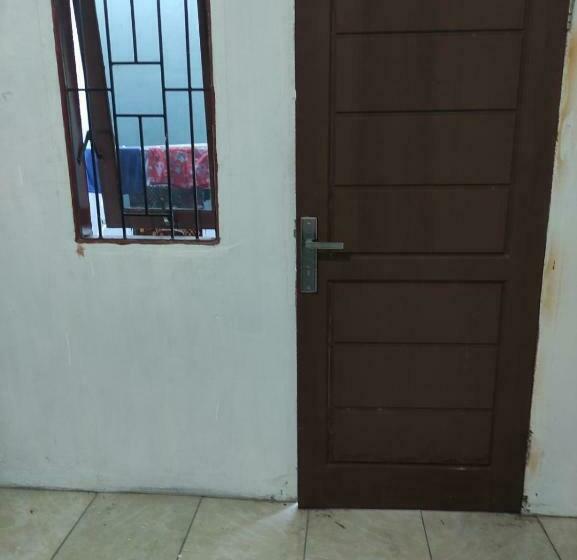 חדר אקונומי, Spot On 93042 Lina Homestay Syariah