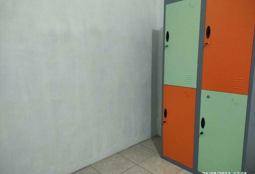 חדר אקונומי, Spot On 93042 Lina Homestay Syariah