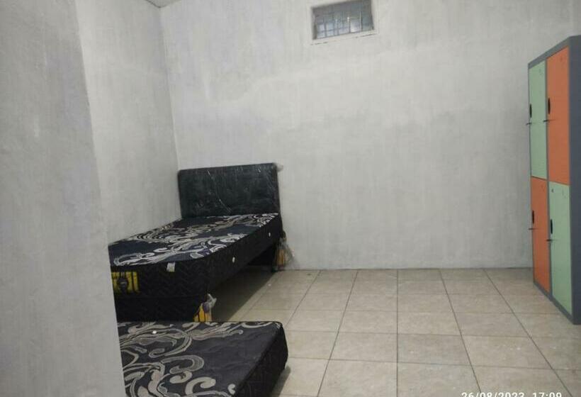 חדר אקונומי, Spot On 93042 Lina Homestay Syariah