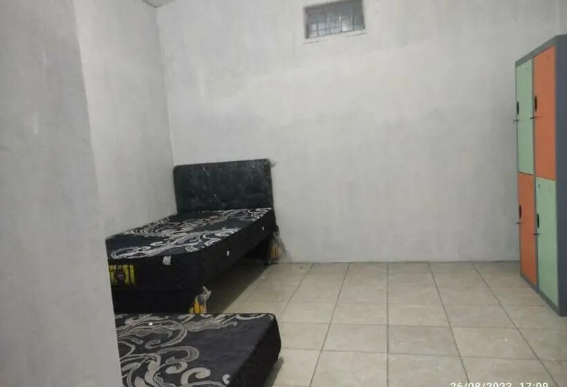 Economy-huone, Spot On 93042 Lina Homestay Syariah