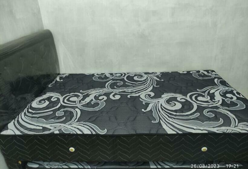 חדר אקונומי, Spot On 93042 Lina Homestay Syariah