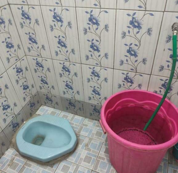 חדר אקונומי, Spot On 93042 Lina Homestay Syariah