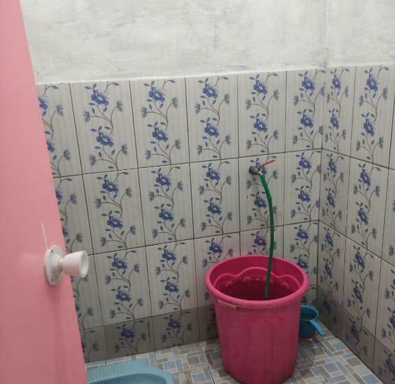 חדר אקונומי, Spot On 93042 Lina Homestay Syariah