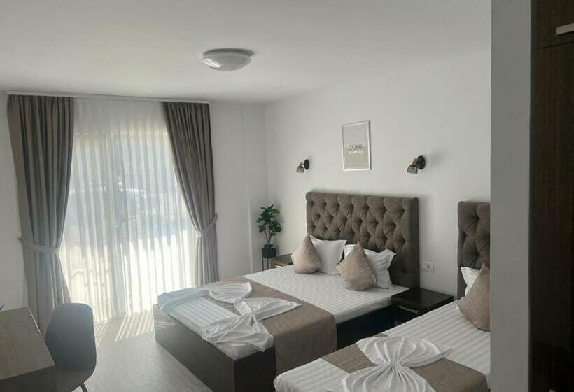 اتاق استاندارد سه نفره, Partizan Resort