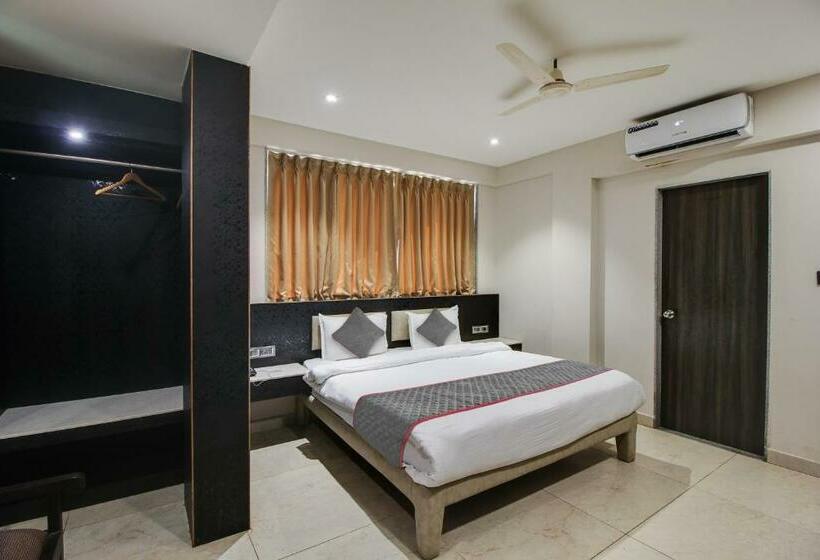 トリプルクラシックルーム, Collection O Avasa Grand