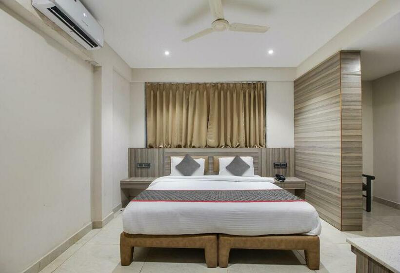 トリプルクラシックルーム, Collection O Avasa Grand