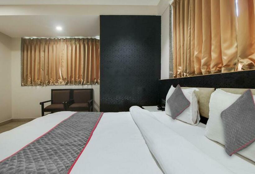 トリプルクラシックルーム, Collection O Avasa Grand