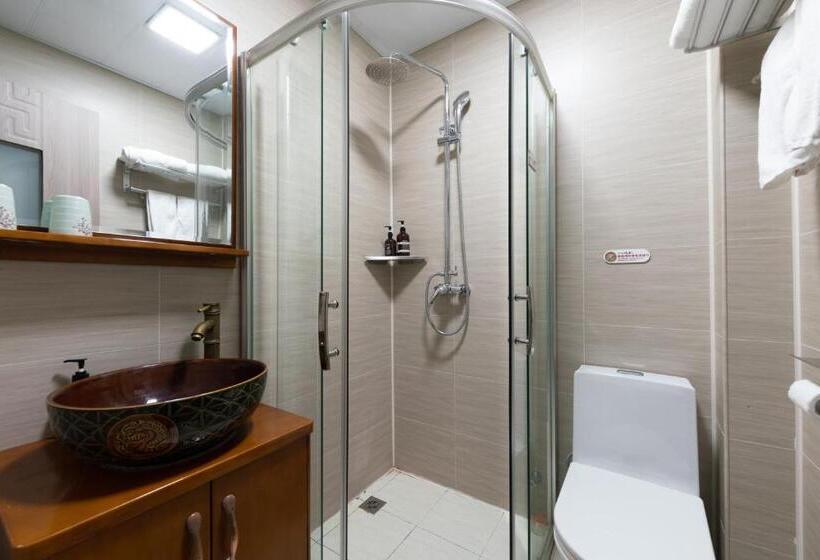 اتاق لوکس, East Sacred Hotel ᴸᴱo   Foreign Accept   Two Minutes Walk To Subway 丨tourism Service English Speakin