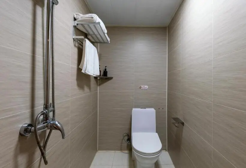 Economy-huone, East Sacred Hotel ᴸᴱo   Foreign Accept   Two Minutes Walk To Subway 丨tourism Service English Speakin