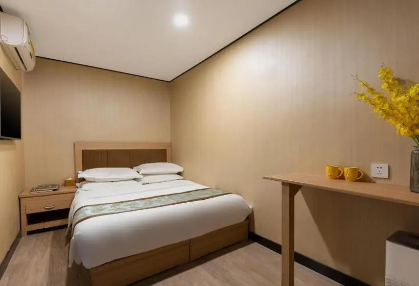 Economy-huone, East Sacred Hotel ᴸᴱo   Foreign Accept   Two Minutes Walk To Subway 丨tourism Service English Speakin