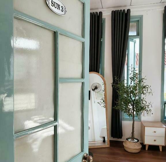 اتاق لوکس با تخت بزرگ, Under The Sun Homestay