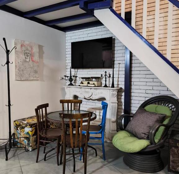 اتاق استاندارد, Loft House