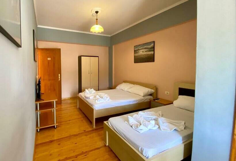 اتاق راحتی سه تخته, Family Hotel Haruni