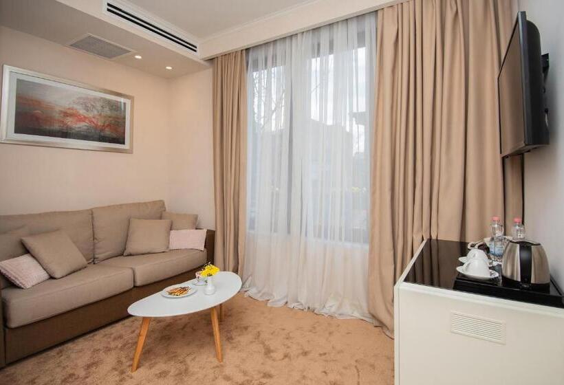 ジュニアスイート, City Avenue