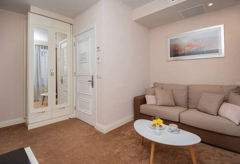 ジュニアスイート, City Avenue