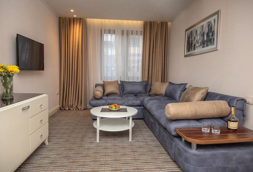 スイート, City Avenue