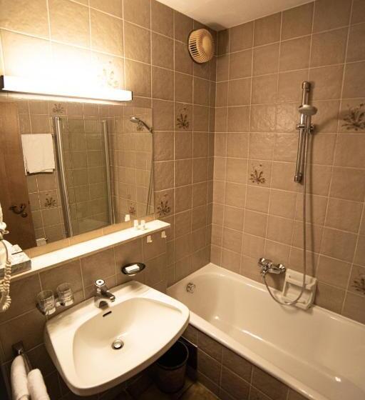 חדר סטנדרט לשלושה, Finkensteiner Hof