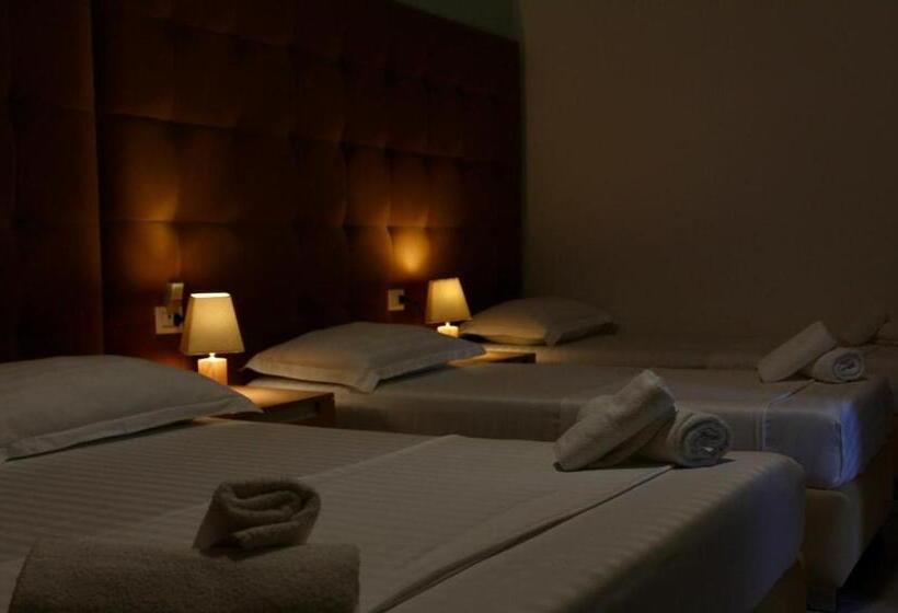 غرفة قياسية ثلاثية, Freskia