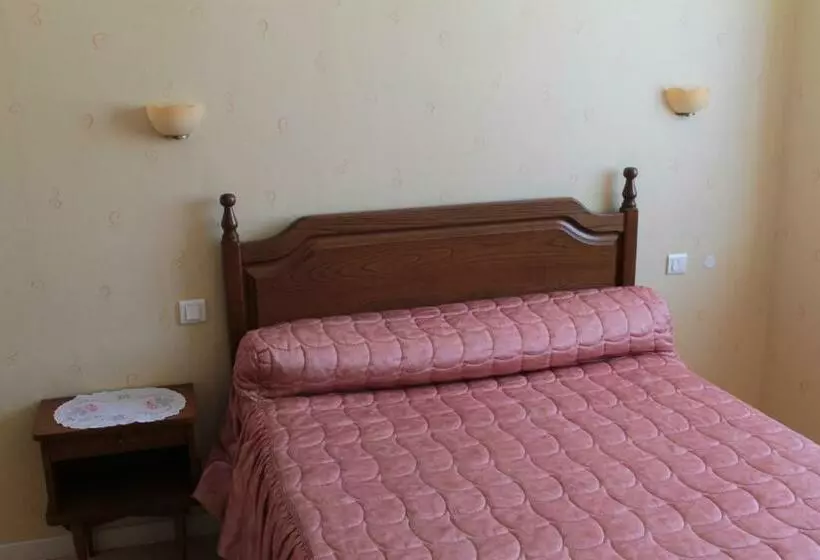 Standard Neljän Hengen Huone, Hôtel Ladagnous