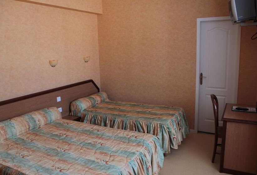 Номер Стандарт Трехместный, Hôtel Ladagnous