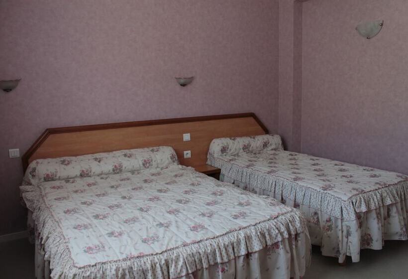 חדר סטנדרט לשלושה, Hôtel Ladagnous