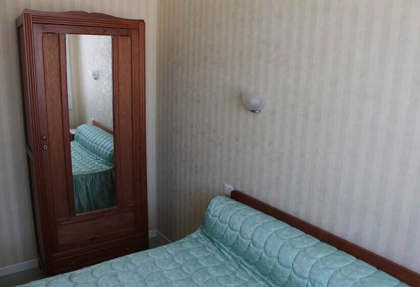 Четырехместный Номер Стандарт, Hôtel Ladagnous