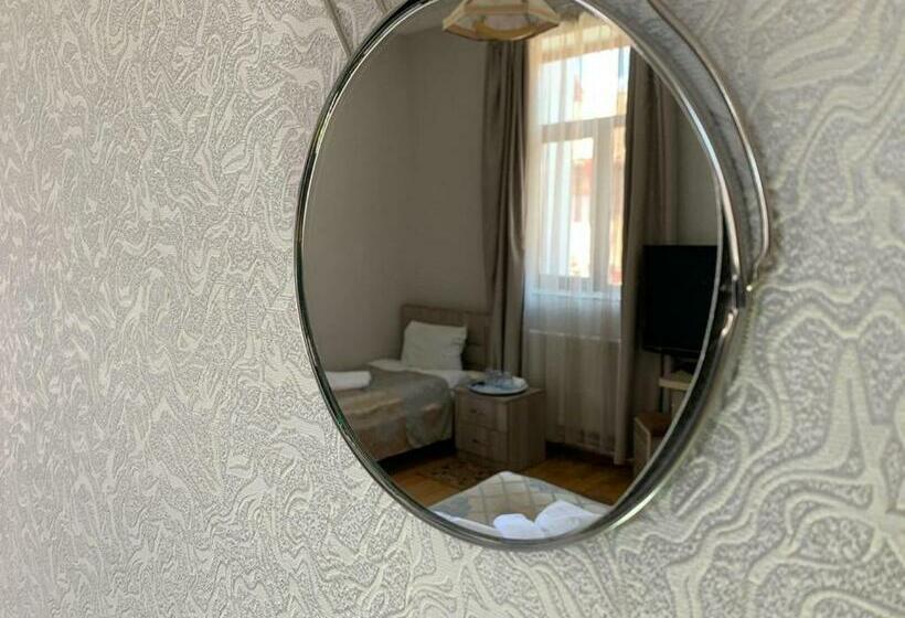 اتاق استاندارد سه نفره, Old Town Akhaltsikhe