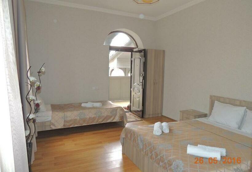 اتاق استاندارد سه نفره, Old Town Akhaltsikhe