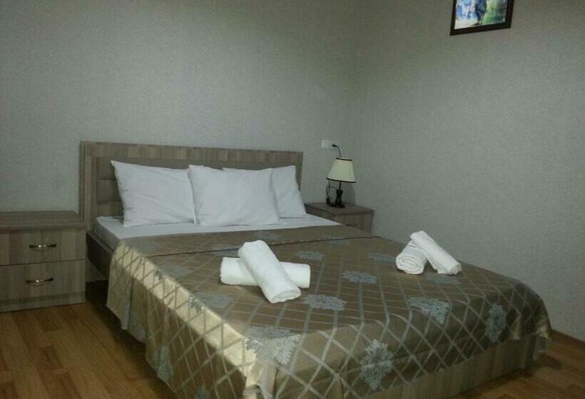 اتاق استاندارد سه نفره, Old Town Akhaltsikhe